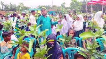 ৪ হাজার শিক্ষার্থী পেল ৪ হাজার গাছের চারা