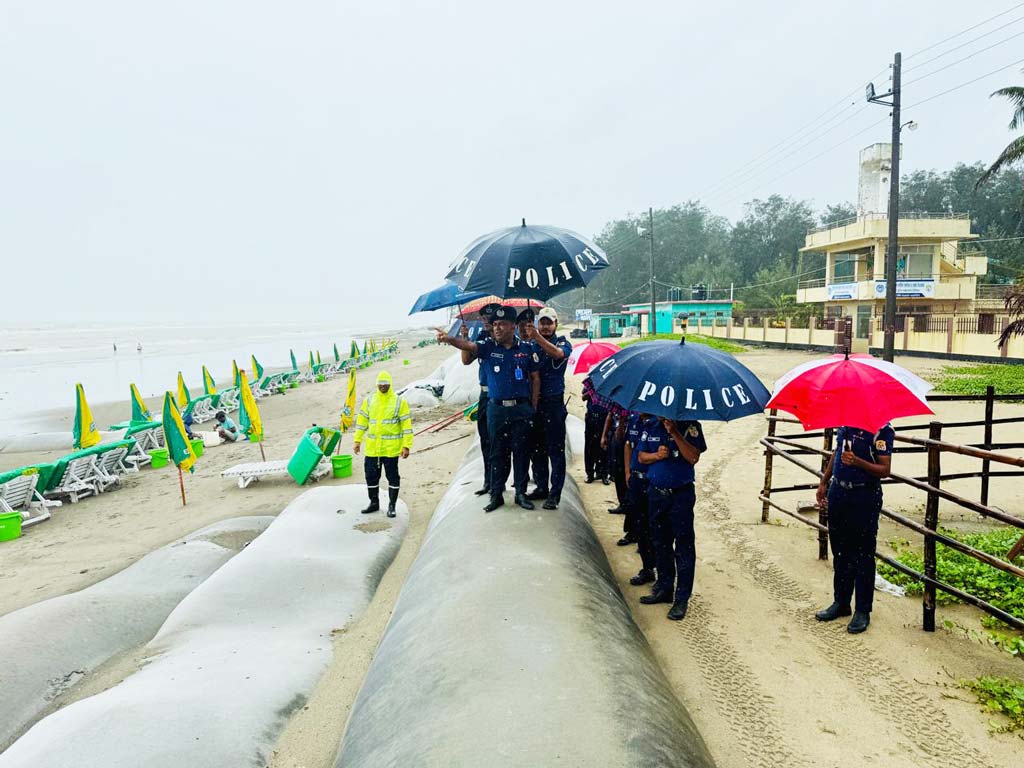কক্সবাজারে পর্যটকদের হোটেল বুকিং বাতিল