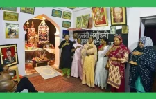 ধর্ম না পাল্টালেও শিয়া ইসলামের মহররম মাসে আশুরা পালন করে চলেছেন আজও