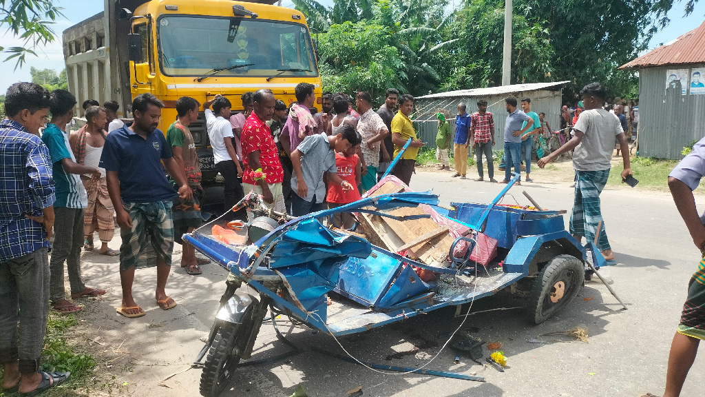 সড়কে প্রাণ গেল ২ জনের, আহত ৩