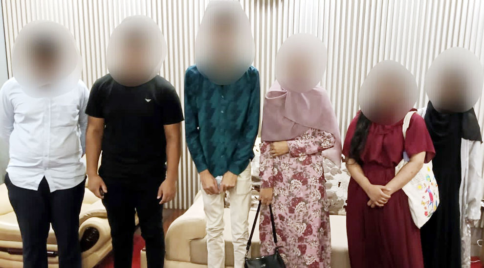 ‘গ্র্যাণ্ড মাফি’ থেকে ৬ তরুণ-তরুণী আ ট ক