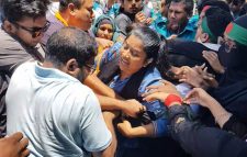 পুলিশের বিরুদ্ধে আন্দোলনকারীদের নির্যাতনের অভিযোগ