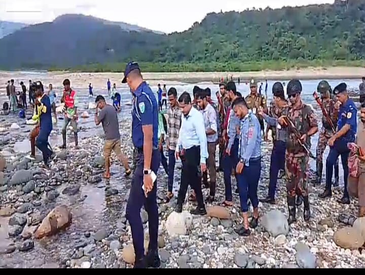 অ্যাকশনে মাঠে কাজ করছে প্রশাসন  সিলেটে সাদা পাথর লুটের মামালায় অজ্ঞাতনামা আসামি দেড় হাজার