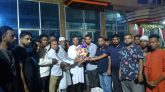 সিলেট মহানগরের নব-গঠিত ২৭ নং ওয়ার্ড শ্রমিক দলের আহবায়ক কমিটিকে ২৭ নং ওয়ার্ড বিএনপির পক্ষ থেকে  শুভেচ্ছা বিনিময়  ও ফুলেল অভ্যর্থনা  জানানো হয়।  ।
