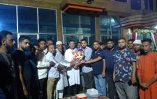 সিলেট মহানগরের নব-গঠিত ২৭ নং ওয়ার্ড শ্রমিক দলের আহবায়ক কমিটিকে ২৭ নং ওয়ার্ড বিএনপির পক্ষ থেকে  শুভেচ্ছা বিনিময়  ও ফুলেল অভ্যর্থনা  জানানো হয়।  ।