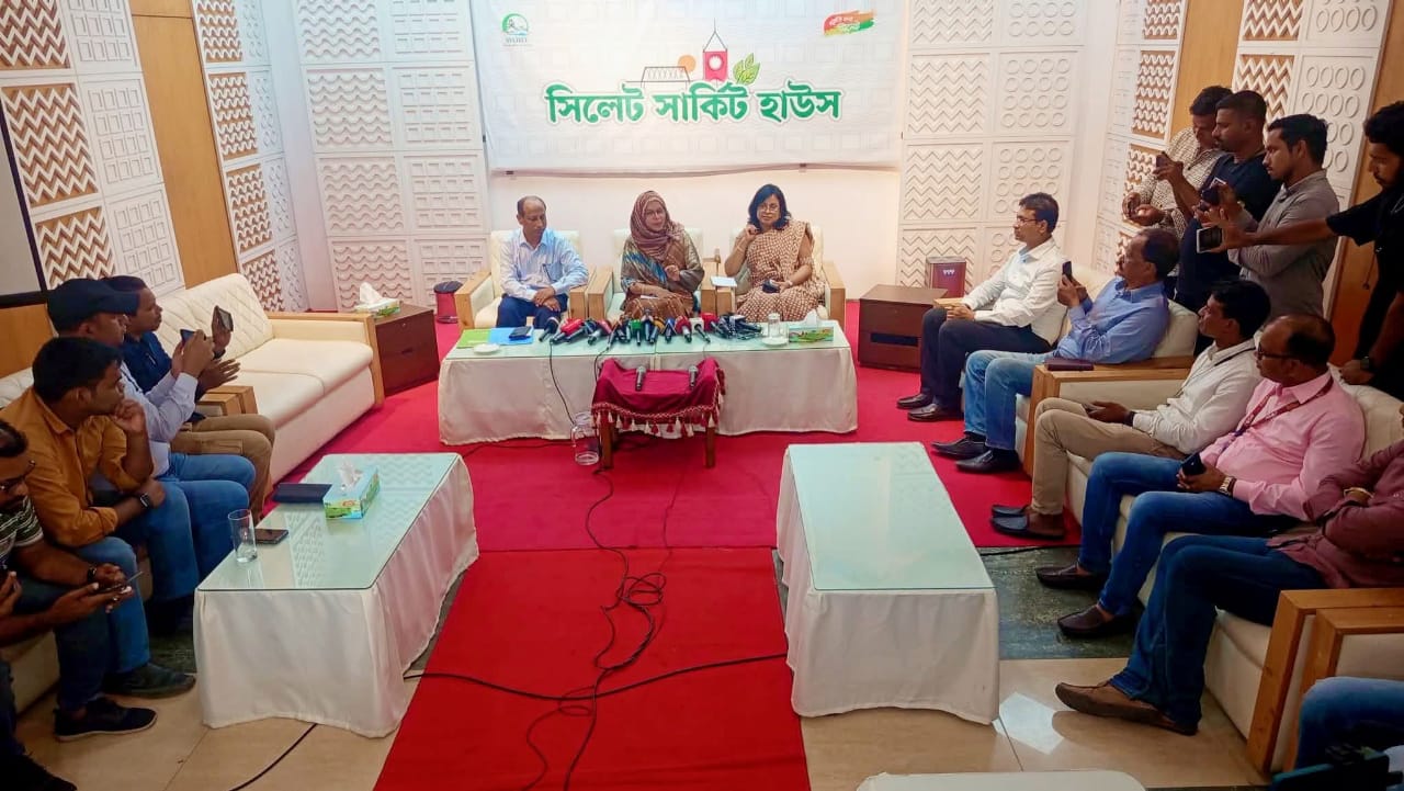 মন্ত্রিপরিষদ বিভাগের গণ শুনানি      সিলেটে পাথর কাণ্ডে  ফেঁসে যেতে পারেন বিভাগীয় কমিশনার,  ডিসি, এসপি, ইউএনও ওসি সহ অনেকেই