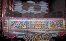 সিরাজগঞ্জে ১৩৬ বস্তা সরকারি চালসহ ট্রাক জব্দ