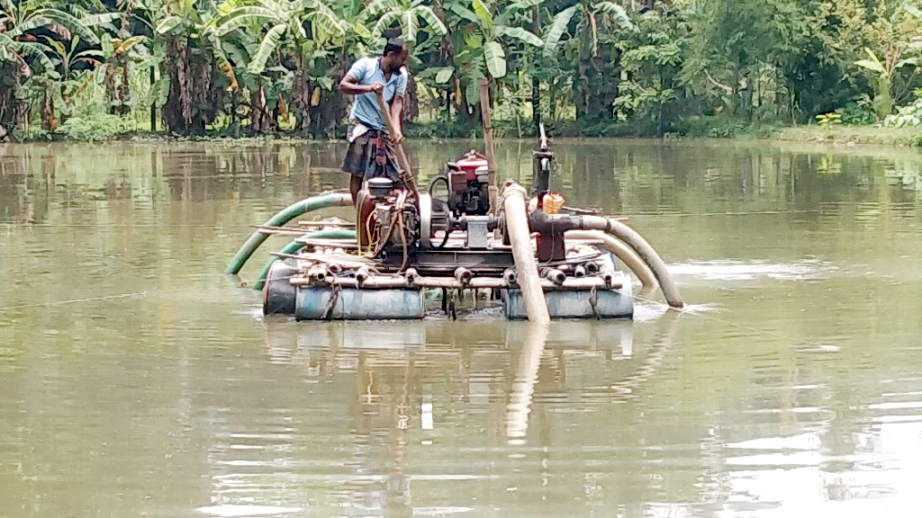 রাজনৈতিক ছত্রচ্ছায়ায় বালু উত্তোলন