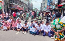 স্বাস্থ্য খাতের সংস্কারের দাবিতে সড়ক অবরোধ