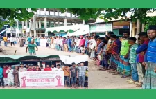 চাঁদাবাজির প্রতিবাদে মানব বন্ধন