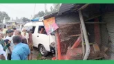 অ্যাম্বুলেন্স নিয়ন্ত্রণ হারিয়ে