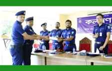 মৌলভীবাজারের বড়লেখায় ছিনতাই হওয়া মালামাল উদ্ধার করার জন্য তাদের এই পুরস্কার দিলেন, ওসি ও এসআই