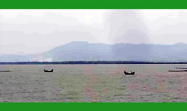 মিয়ানমারের সশস্ত্র বিদ্রোহী গোষ্ঠী নৌকাসহ ১২ বাংলাদেশিকে ধরে নিয়ে গেছে
