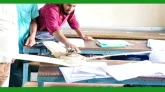 শ্রেণিকক্ষে  হঠাৎ সিলিং ফ্যান খুলে পড়ে যায়