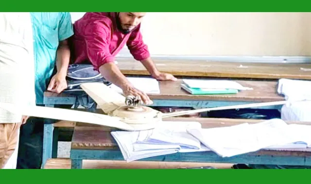 শ্রেণিকক্ষে  হঠাৎ সিলিং ফ্যান খুলে পড়ে যায়