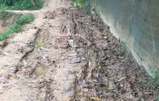 জুড়ীতে দক্ষিন বড়ধামাই গ্রামের ৫০টি পরিবারের একমাত্র রাস্তাটির বেহাল দশা, জন-ভোগান্তি চরমে