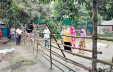 জমিসংক্রান্ত বিরোধের জেরে এক মাস ধরে অবরুদ্ধ এক পরিবার