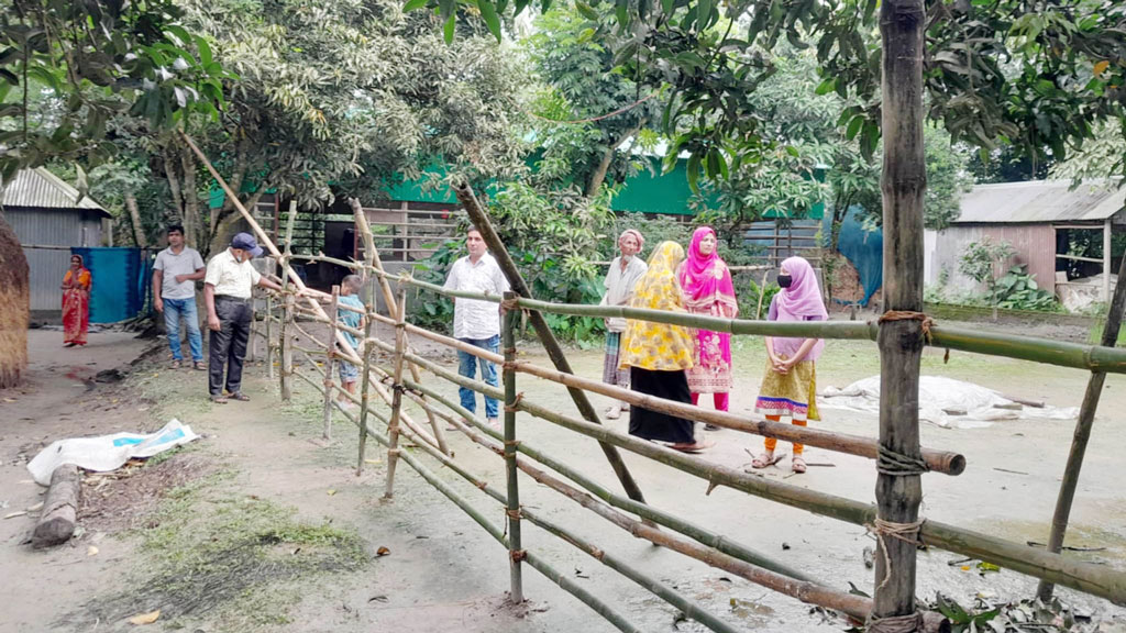 জমিসংক্রান্ত বিরোধের জেরে এক মাস ধরে অবরুদ্ধ এক পরিবার