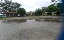 বিদ্যালয়ের মাঠ ভরাট করে প্রকল্পের টাকা লুট আওয়ামী নেতার