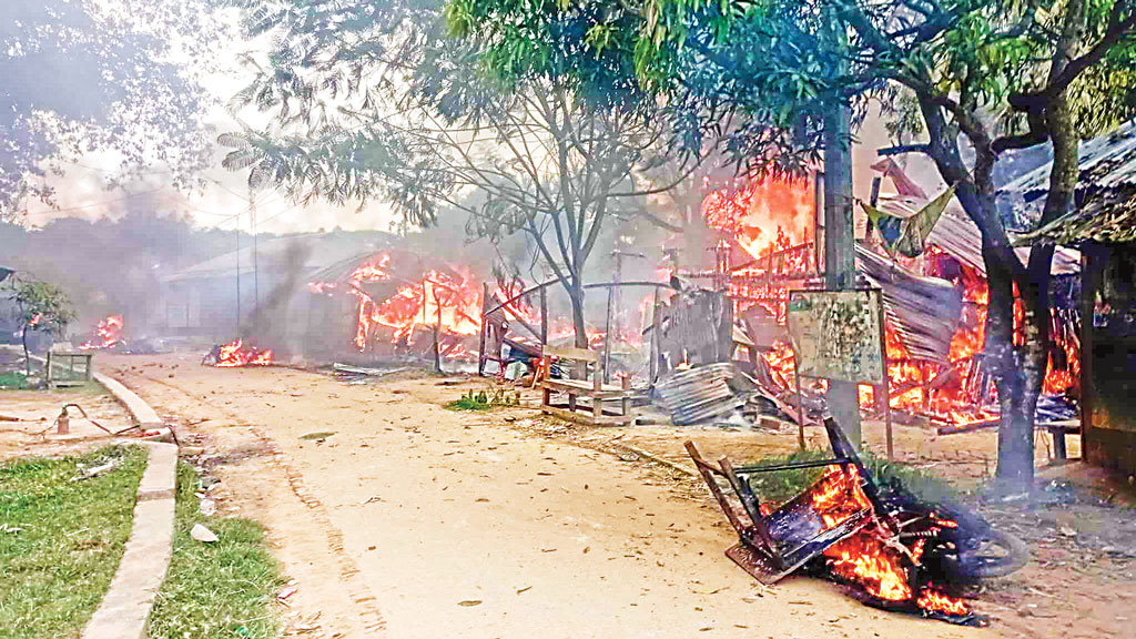 খাগড়াছড়ির গুইমারায় আগুনে দোকান পুড়ে, ৩ নিহত, অর্ধশত আহত