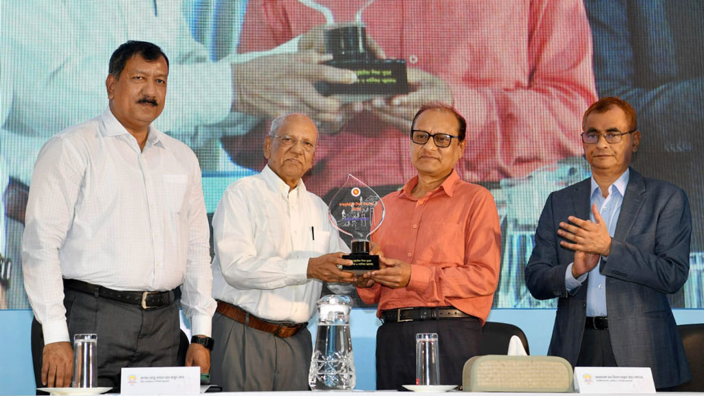 উপানুষ্ঠানিক শিক্ষা ব্যুরোর পিয়ন ও মুদ্রাক্ষরিক পদে উচ্চশিক্ষিতদের আগ্রহ: উপদেষ্টা বিধান রঞ্জন রায় পোদ্দারের মন্তব্য