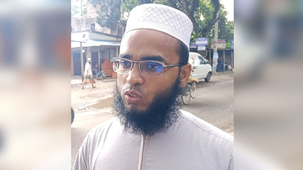 সদরপুরে ১০ টাকায় ইলিশ বিতরণে লুটপাট ও বিশৃঙ্খলা