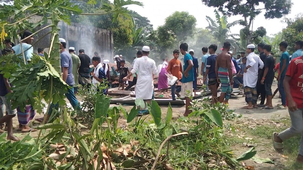 কুমিল্লার হোমনায় মহানবী (সা.) সম্পর্কে কটূক্তির অভিযোগে উত্তেজনা, চার মাজারে হামলা