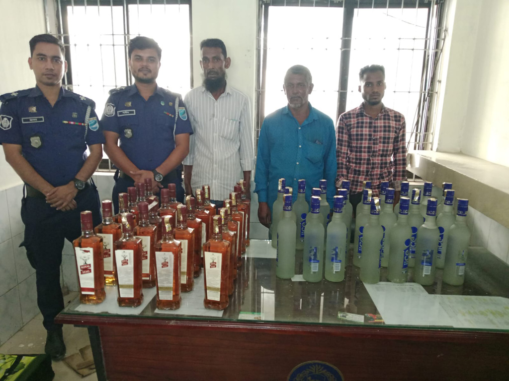 কিশোরগঞ্জে ৪৫ বোতল বিদেশি মদসহ গ্রেপ্তার ৩