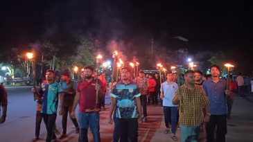 চবি ও বাকৃবিতে হামলার প্রতিবাদে শাবিতে মশাল মিছিল