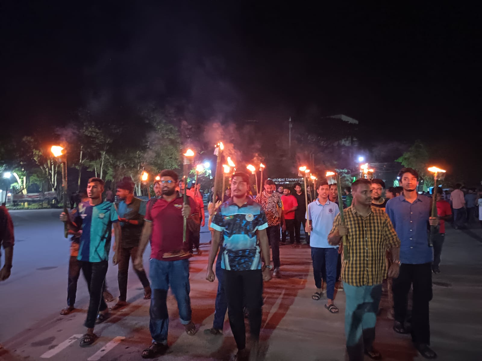 চবি ও বাকৃবিতে হামলার প্রতিবাদে শাবিতে মশাল মিছিল