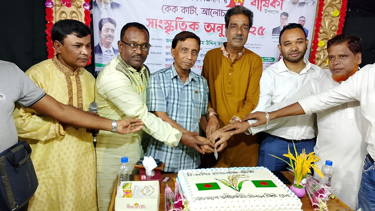 সিলেটে বিএনপি’র প্রতিষ্ঠাবার্ষিকীতে  বাউল দল    জিয়া পরিবারের গান করায়  শেখ হাসিনার আমলে  বাউলরাও  রক্ষা পায়নি পুলিশি নির্যাতন থেকে