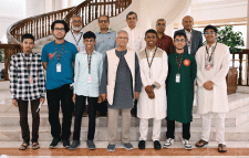 আন্তর্জাতিক অলিম্পিয়াডে পদকজয়ী ছয় শিক্ষার্থী প্রধান উপদেষ্টা অধ্যাপক ড. মুহাম্মদ ইউনূসের সঙ্গে সাক্ষাৎ
