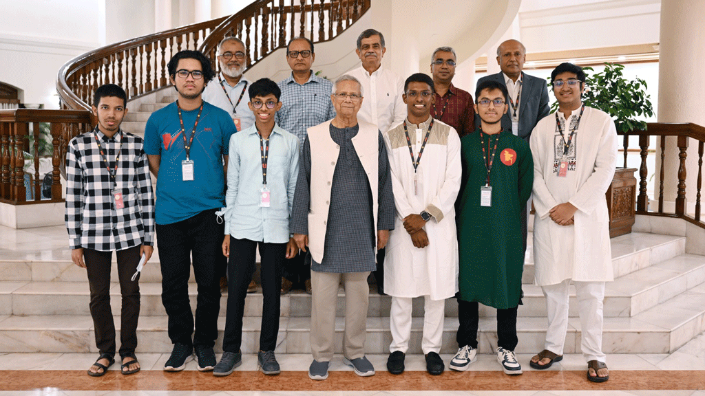 আন্তর্জাতিক অলিম্পিয়াডে পদকজয়ী ছয় শিক্ষার্থী প্রধান উপদেষ্টা অধ্যাপক ড. মুহাম্মদ ইউনূসের সঙ্গে সাক্ষাৎ