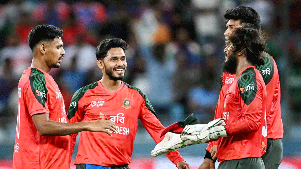 এশিয়া কাপে ভারতের রান থামাল বাংলাদেশের বোলাররা