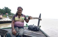 পদ্মার মাঝি ছিদ্দিক : জীবনের বৈঠা ধরে এগিয়ে চলা