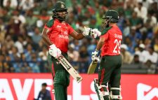 টি-টোয়েন্টিতে ৩০০ পেরোলো ইংল্যান্ড, বাংলাদেশ রইল সেই ‘টুকটুক’ ব্যাটিংয়ে