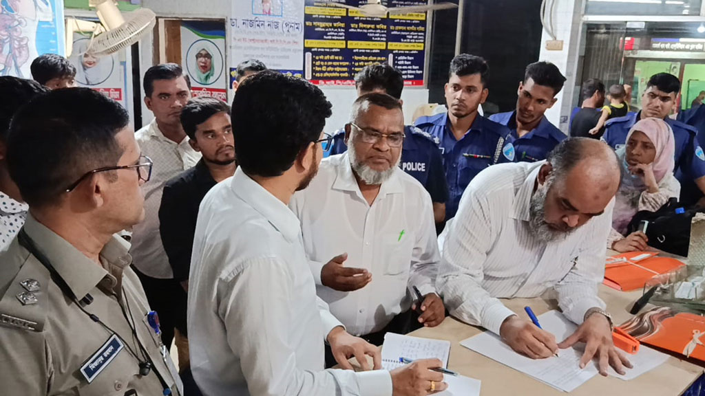 চাঁদপুরে নবজাতক জীবিত অবস্থায় কবরস্থানে রেখে আসা: ওয়ার্ডবয় গ্রেপ্তার, হাসপাতাল বন্ধ