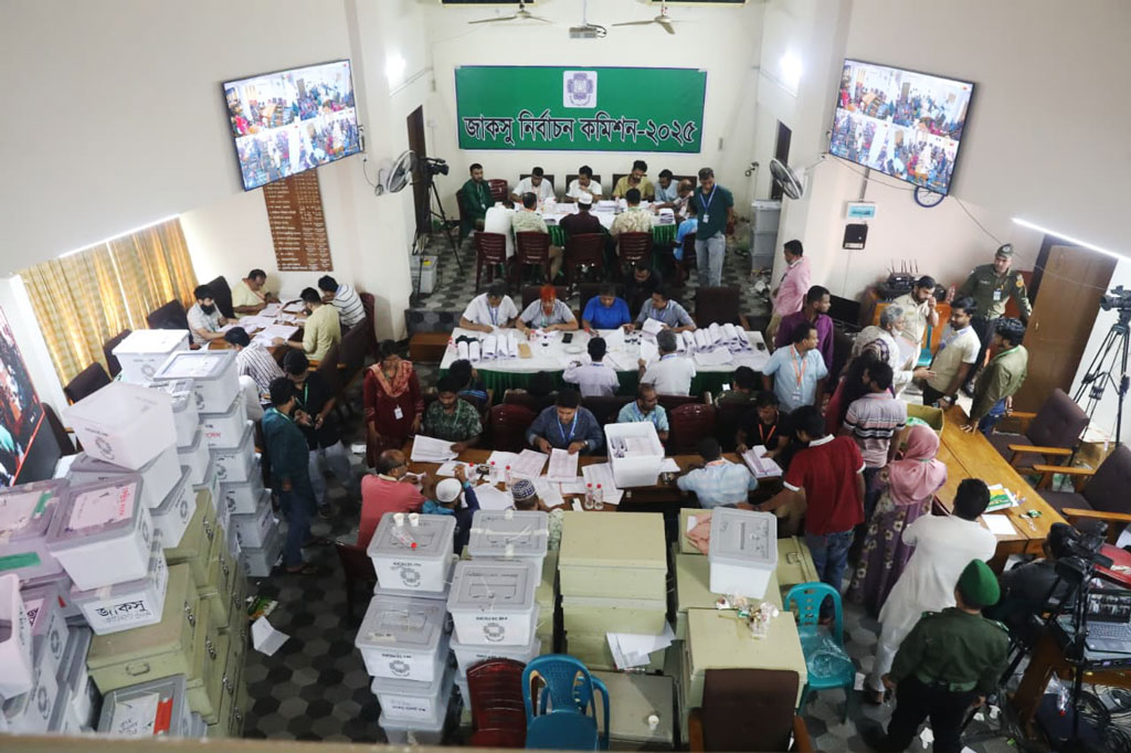 জাবি জাকসু নির্বাচনের ভোট গণনায় ধীরগতি, ফল প্রকাশে বিলম্ব