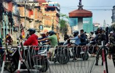 নেপালে সরকারের পতনের পর বিশৃঙ্খলা, সেনাবাহিনীর নিয়ন্ত্রণে দেশ