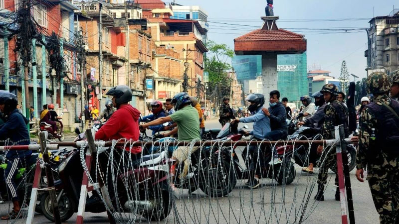 নেপালে সরকারের পতনের পর বিশৃঙ্খলা, সেনাবাহিনীর নিয়ন্ত্রণে দেশ