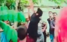 শ্রীনগরে নৌকা চুরির অভিযোগে শ্রমিককে গাছে বেঁধে মারধর ও অপহরণ