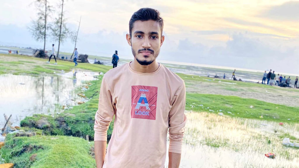 ফেনীতে বাসচাপায় যুবক নিহত