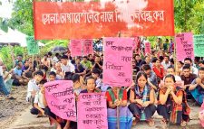পানছড়িতে আইনশৃঙ্খলা বাহিনীর হয়রানির প্রতিবাদে বিক্ষোভ