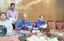 ফরিদপুরে আসন পুনর্নির্ধারণে অবরোধ, স্বরাষ্ট্র উপদেষ্টার হুঁশিয়ারি