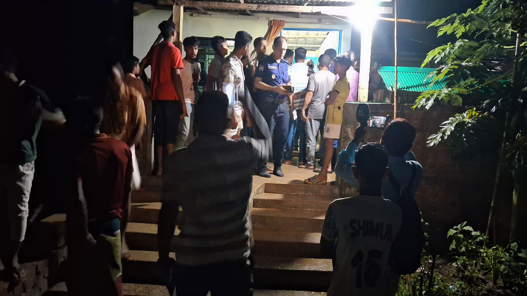 শ্রীপুরে চিহ্নিত সন্ত্রাসীর ফাঁকা গুলি, আতঙ্কে ব্যবসায়ীরা; গ্রেপ্তারের দাবিতে জনতার বিক্ষোভ