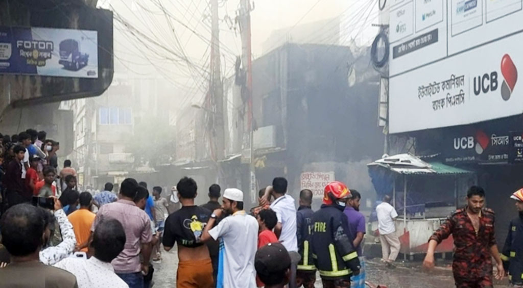 টঙ্গীতে কেমিক্যাল গুদামে অগ্নিকাণ্ড, পাঁচজন দগ্ধ