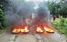 খাগড়াছড়িতে ইউপিডিএফ সমর্থিত সংগঠনগুলোর ডাকে সড়ক অবরোধ