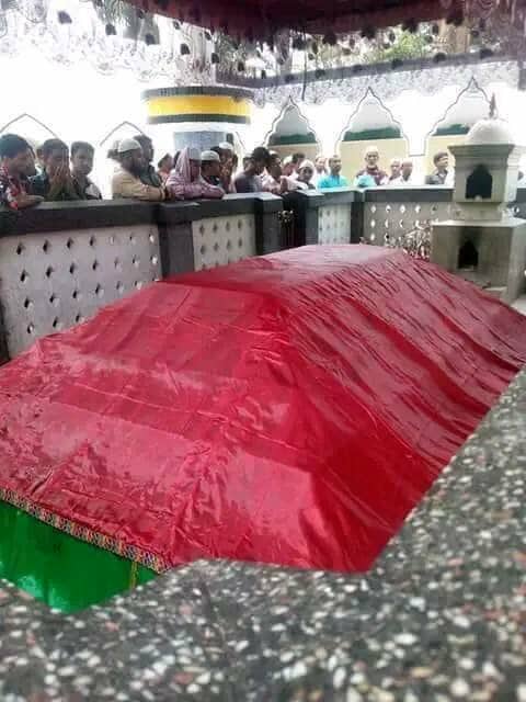 সিলেটের হযরত শাহজালাল(র:) উপমহাদেশের একজন বিখ্যাত দরবেশ ও কামীলে পীর ছিলেন