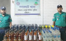 চট্টগ্রামে ভাড়া বাসায় অভিযান, ১৩২ বোতল বিদেশি মদ উদ্ধার