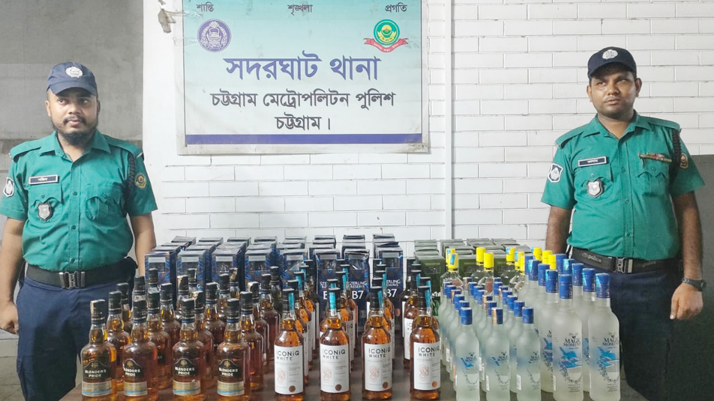 চট্টগ্রামে ভাড়া বাসায় অভিযান, ১৩২ বোতল বিদেশি মদ উদ্ধার